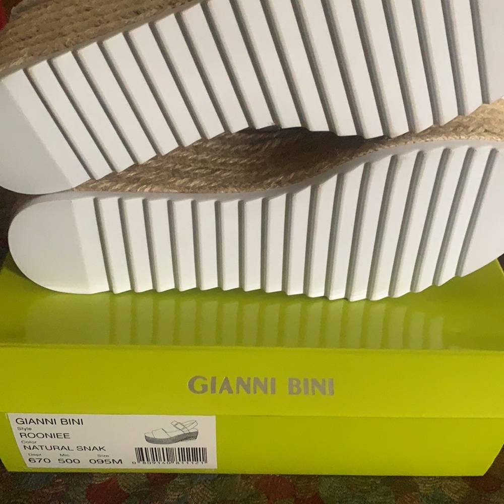 BNWT Gianni Bini Rooniee style snake wedge - Picture 3 of 7